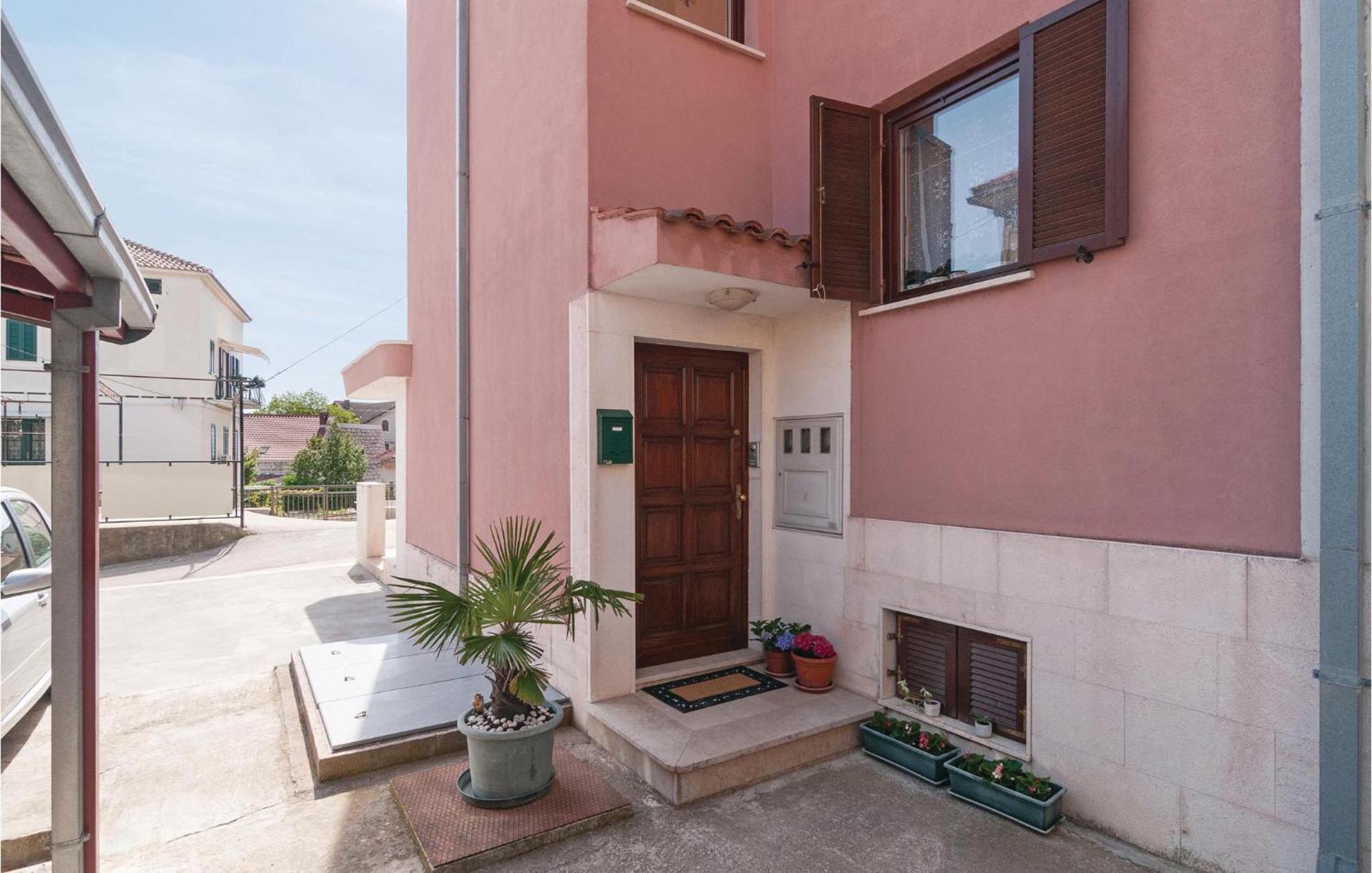 Apartament Lovely In With Wifi